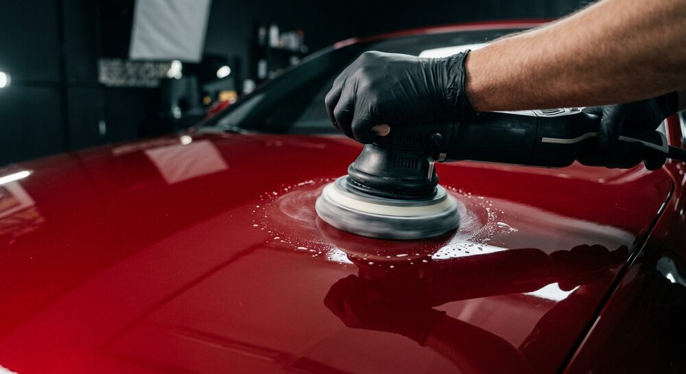 Dual-action polisher correcting paint on a hood